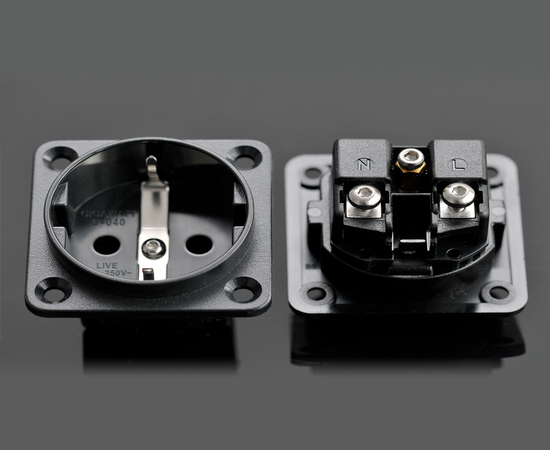 Gigawatt  G-040 Built-In Socket