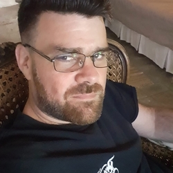 Γιάννης Τσιμόγιαννης - Ιδρυτής Element Audio Store Πειραιάς High End Audio