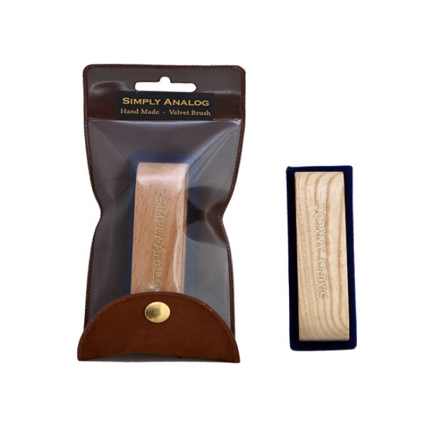Simply Analog Oak Wood Velvet Brush